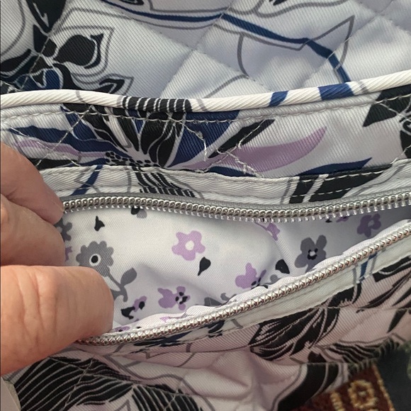 Vera Bradley Medium Travel Duffel “Twilight Garden”Blue & Purple - Picture 6 of 11